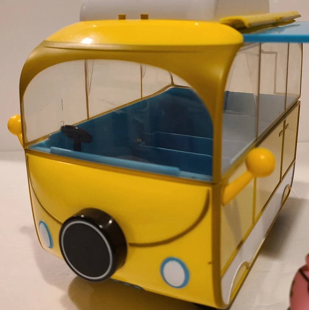 Peppa pig yellow bus  RV camper van - Picture 3 of 11
